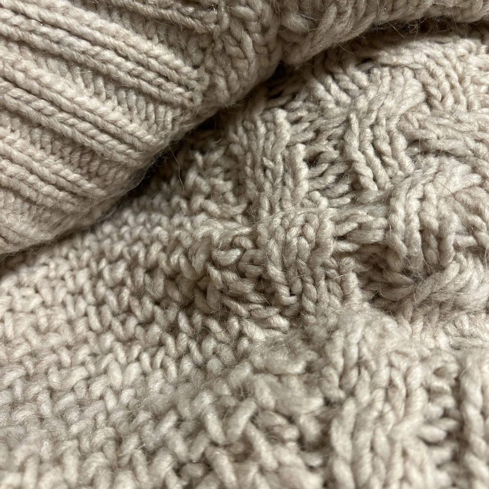 Nwot Universal Thread Cable Knit Pull Over Oversi… - image 4